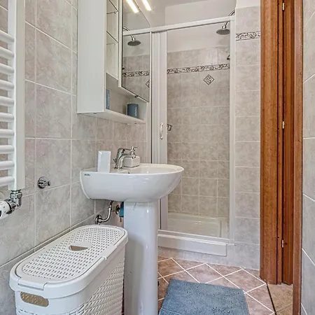 בית נופש 1 Bedroom Pet Friendly Home In Avegno *