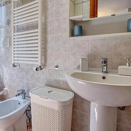 1 Bedroom Pet Friendly Home In Avegno *